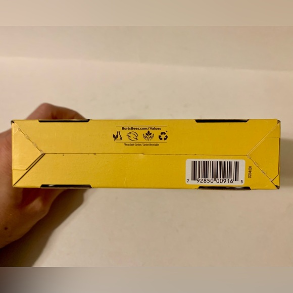 Burt's Bees - Essential Kit - NWT - 3 Sets - Picture 8 of 10